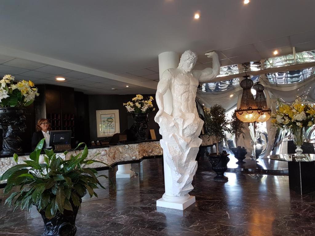 Domizia Palace Hotel Baia Domizia Zewnętrze zdjęcie