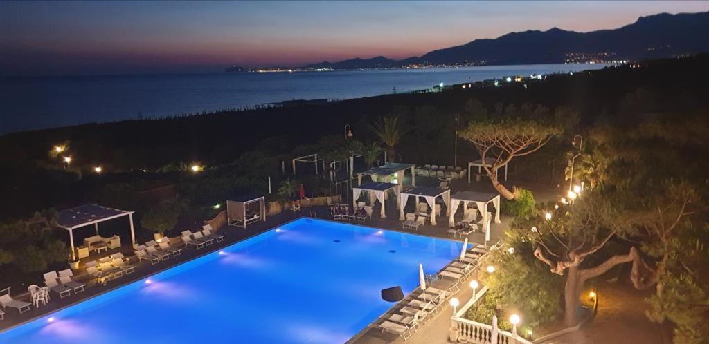 Domizia Palace Hotel Baia Domizia Zewnętrze zdjęcie