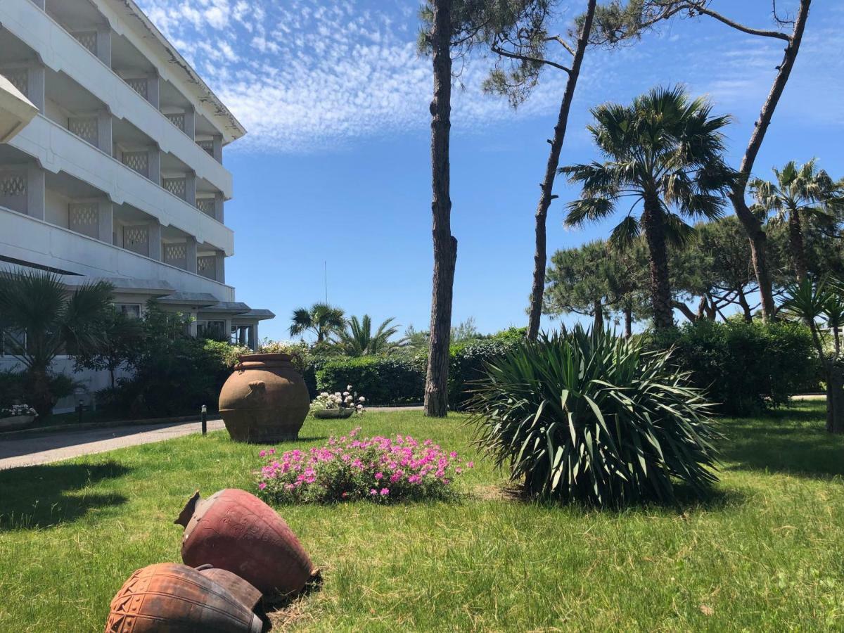 Domizia Palace Hotel Baia Domizia Zewnętrze zdjęcie