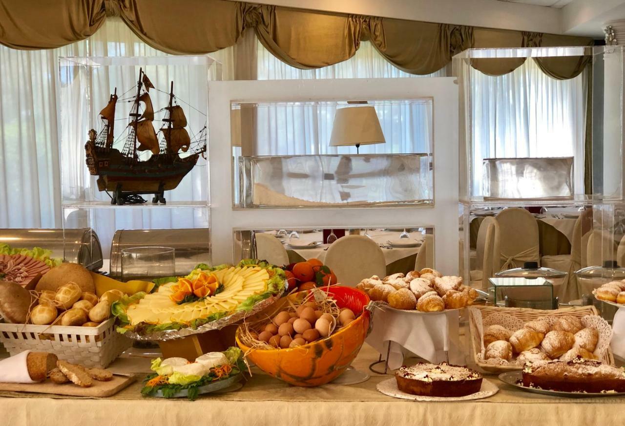 Domizia Palace Hotel Baia Domizia Zewnętrze zdjęcie